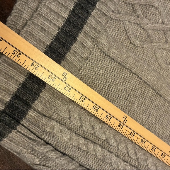 NWT Hem & Thread Grey V-Neck Sweater - Picture 8 of 10